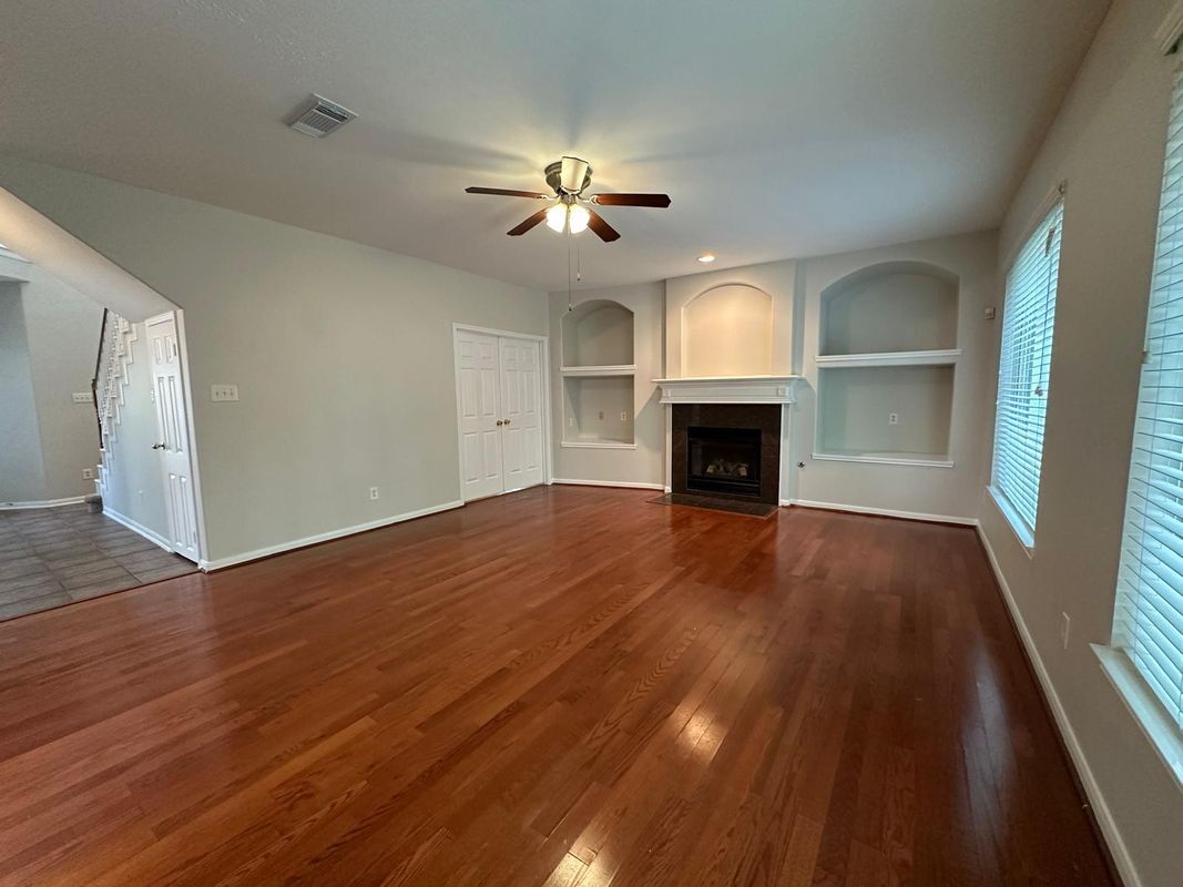 Building Photo - 9210 Memorial Grove Dr