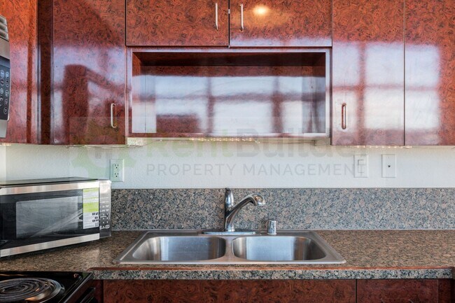 Building Photo - LOWER PRICE!  CATS ALLOWED!!