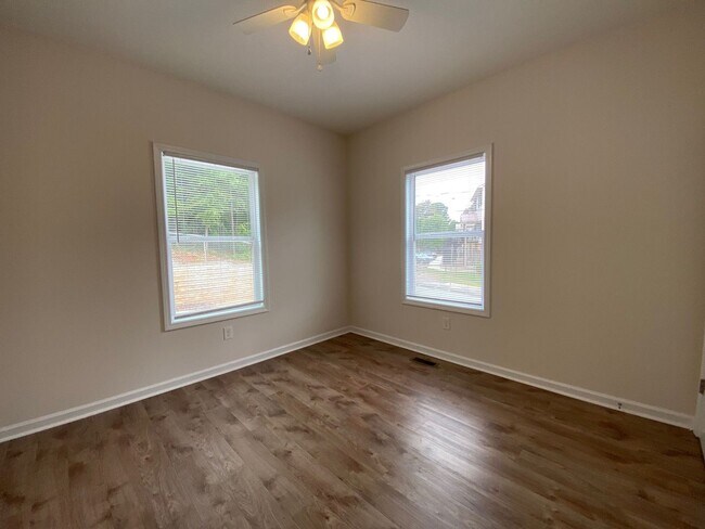 Building Photo - PRE-LEASING FOR AUGUST 2026!