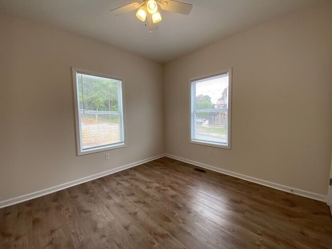 Building Photo - PRE-LEASING FOR AUGUST 9TH, 2026!