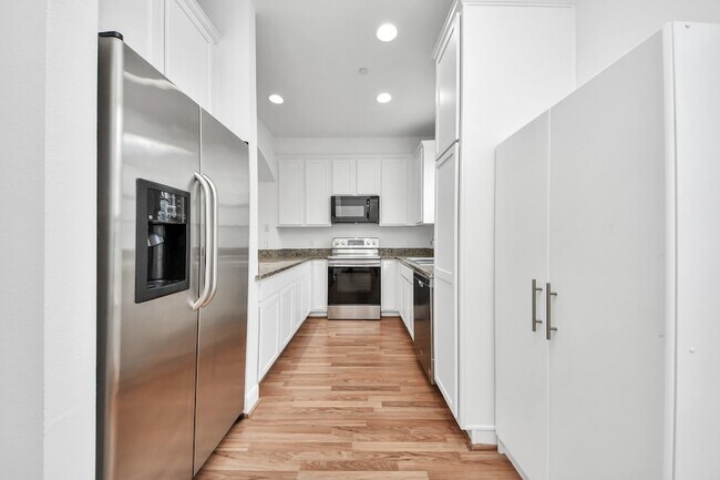 Building Photo - 3001 Murworth Dr