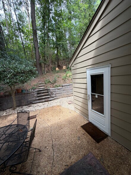 Building Photo - 2208 Montreat Dr