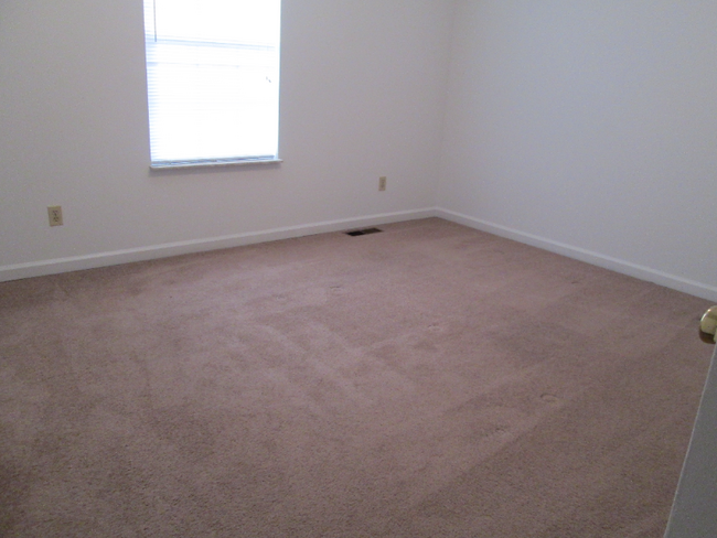 Building Photo - 1725 Kim Watt Dr
