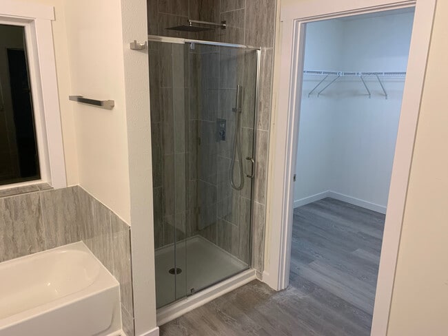 Building Photo - 15722 SE Oatfield Rd