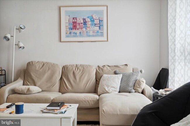 Building Photo - 3215 Hamilton St