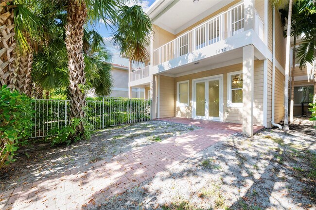 Building Photo - 1432 SW 4th Ave