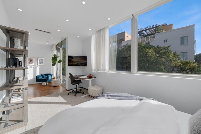 Building Photo - 819 2nd St