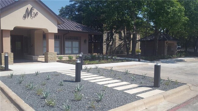 Building Photo - 6000 Shepherd Mountain Cove