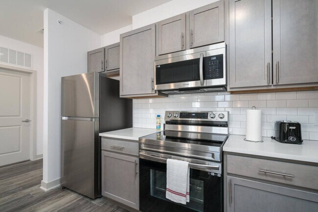 Building Photo - 5775 Sunrise Wy