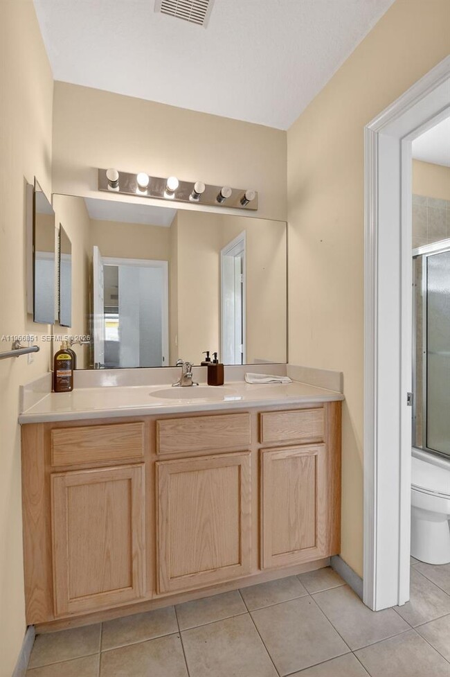 Building Photo - 9041 Silver Glen Way