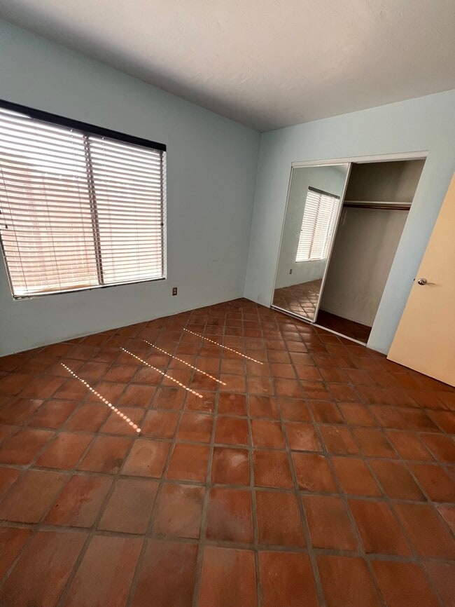 Building Photo - 6368 N Willowhaven Dr