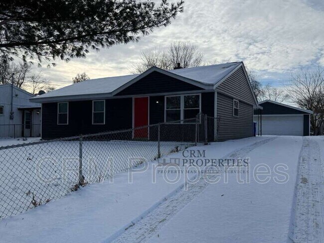 Building Photo - 5805 Lance Dr