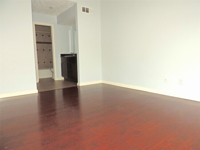 Building Photo - 10555 Turtlewood Ct