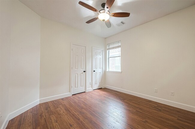 Building Photo - 23759 River Pl Dr