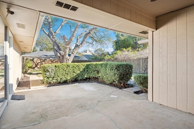 Building Photo - 12612 Whispering Hills Dr