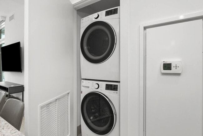 Building Photo - 326 N Union Ave