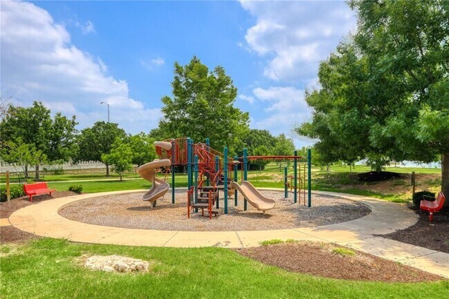 Building Photo - 529 Trinity Bend