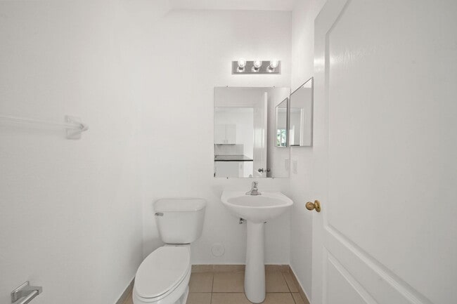 Building Photo - Cutler Bay Townhouse