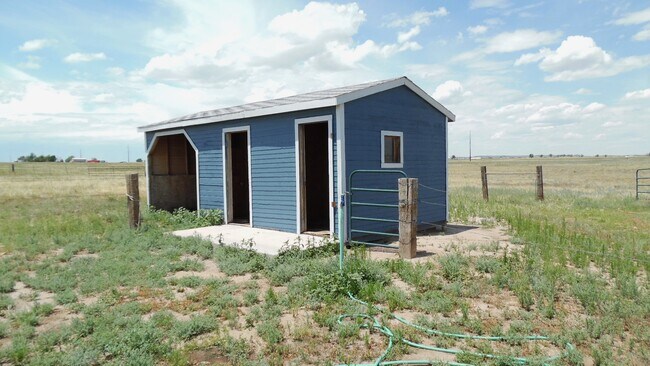 Building Photo - 9865 N Log Rd
