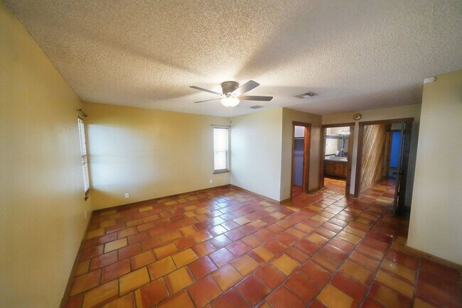 Building Photo - Charming and Centrally Located Home Now Available with Inground Pool. Realtor Commmission:$750