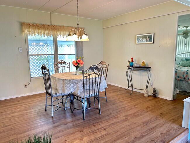 Building Photo - 425 Bougainvilla Dr