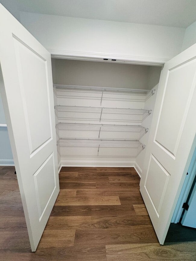 Building Photo - Move-In Ready 3-Bedroom Townhome – Modern Comfort Meets Style