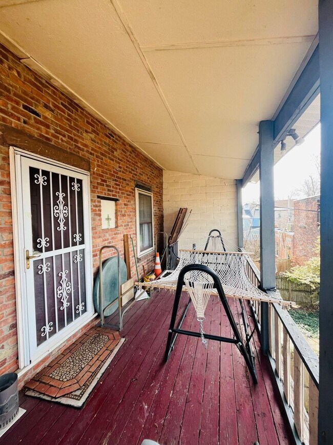 Building Photo - 366 Hamilton St