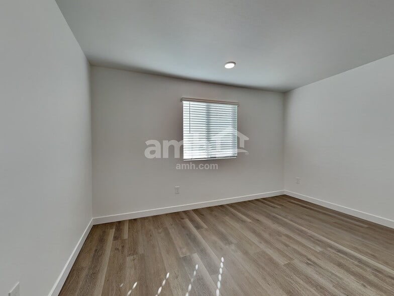 Building Photo - 4507 S 97th Dr