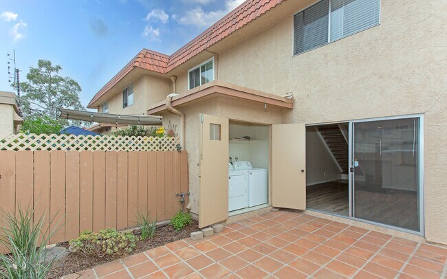 Building Photo - Great 2 BD Home in the Lake Park Terrace C...