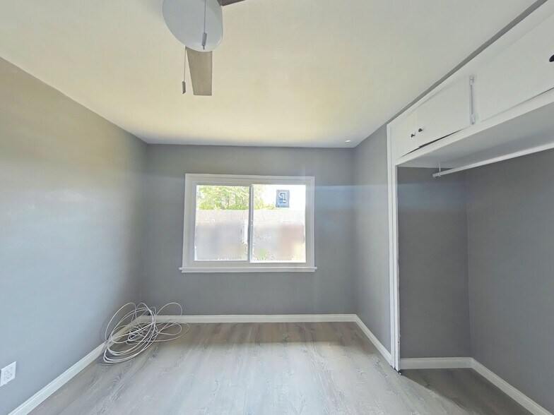 Building Photo - 1117 N Mayfield Ave