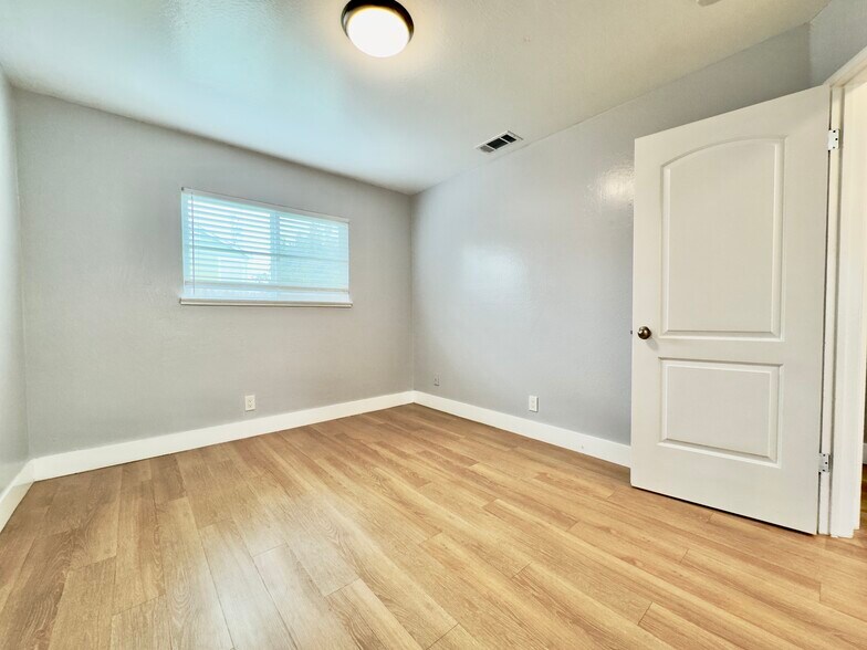 Building Photo - 2139 103rd Ave