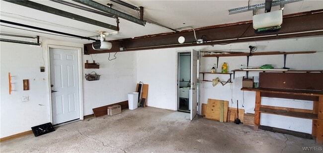 Building Photo - 35 Tomcyn Dr