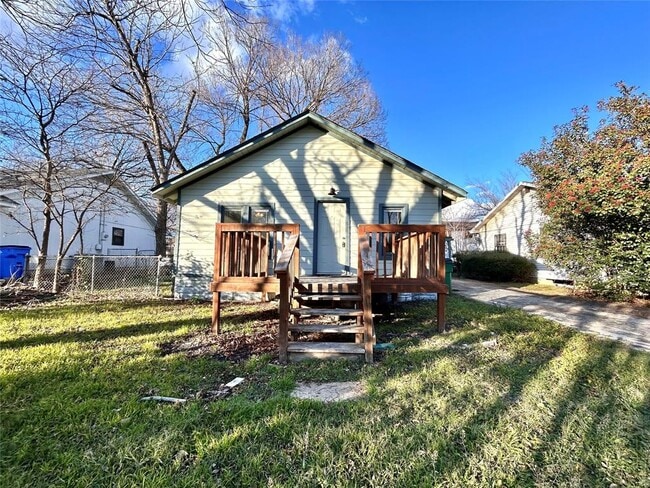 Building Photo - 1112 W 3rd St