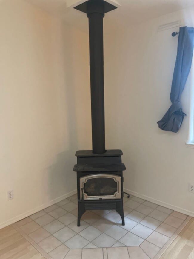 Building Photo - Spacious Clinton Home with New Upgrades!
