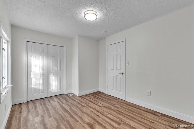 Building Photo - 8165 Leonard Dr