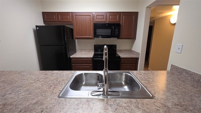 Building Photo - 8415 Hearth Dr