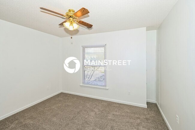 Building Photo - 4 Bedroom Pet-Friendly Home in COLLIERVILLE, TN with Main Street Renewal