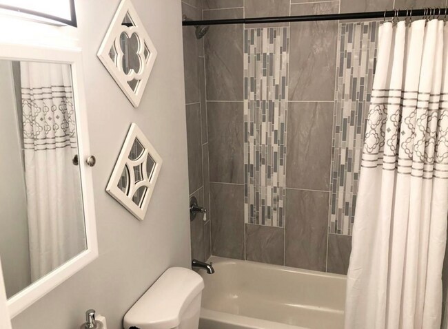 Building Photo - 2900 Verdun Ave