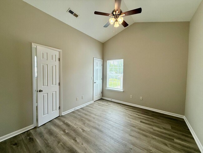 Building Photo - 4605 Palm Breeze Ln