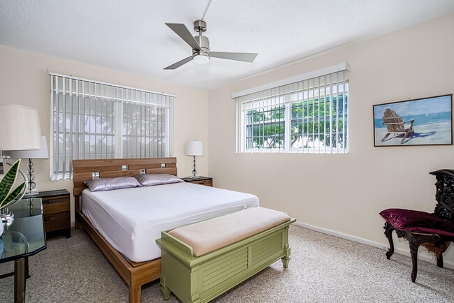 Building Photo - 438 Mansfield K