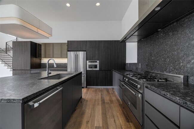 Building Photo - 11107 Savannah Oaks Ln