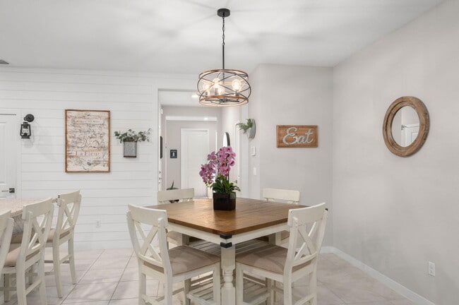 Building Photo - 8813 Via Mar Rosso