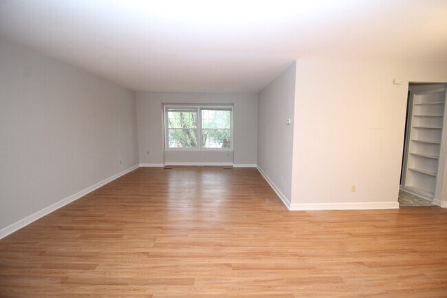 Building Photo - 349 Homeland Southway