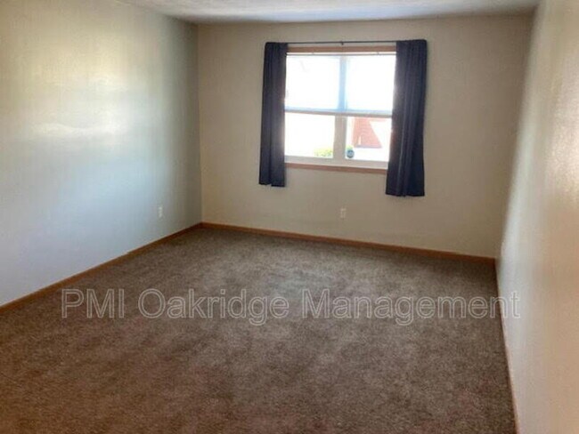 Building Photo - 1112 W Main St