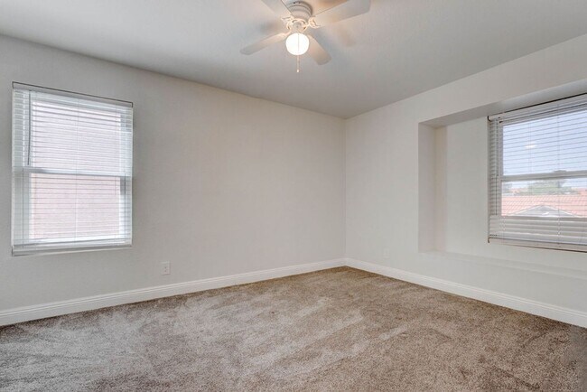 Building Photo - 26 Fantasia Ln