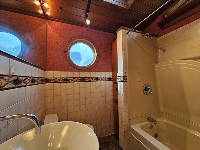 Building Photo - 54 Bemis Ave