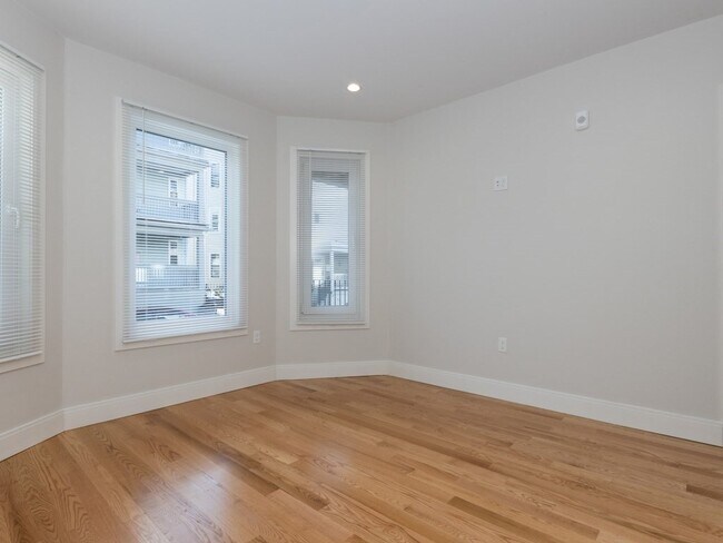 Building Photo - 5 Tovar St