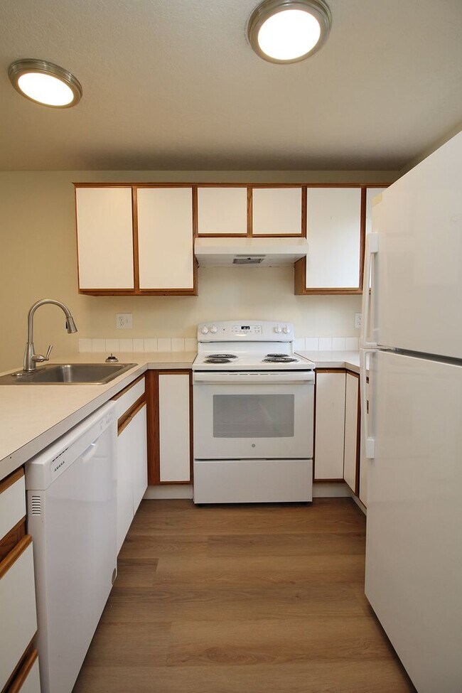 Building Photo - 17-23 SE 127th Ave