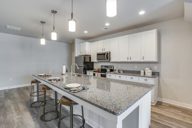 Kitchen - 3960 S Lake Dr