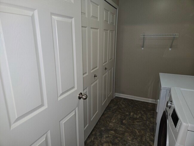 Building Photo - 29949 Fox Run Cir